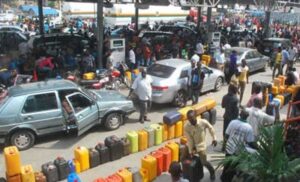 Huge Petrol lineups ground Abuja, bordering states as Petrol Supply dips  