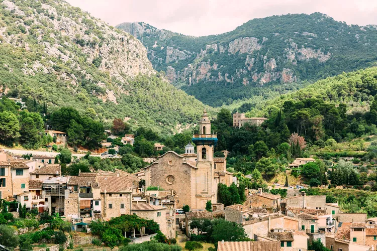 TAL-valldemossa-SPAINPLACES0423-ee44595597044b9d9722f72dfd60dc1b